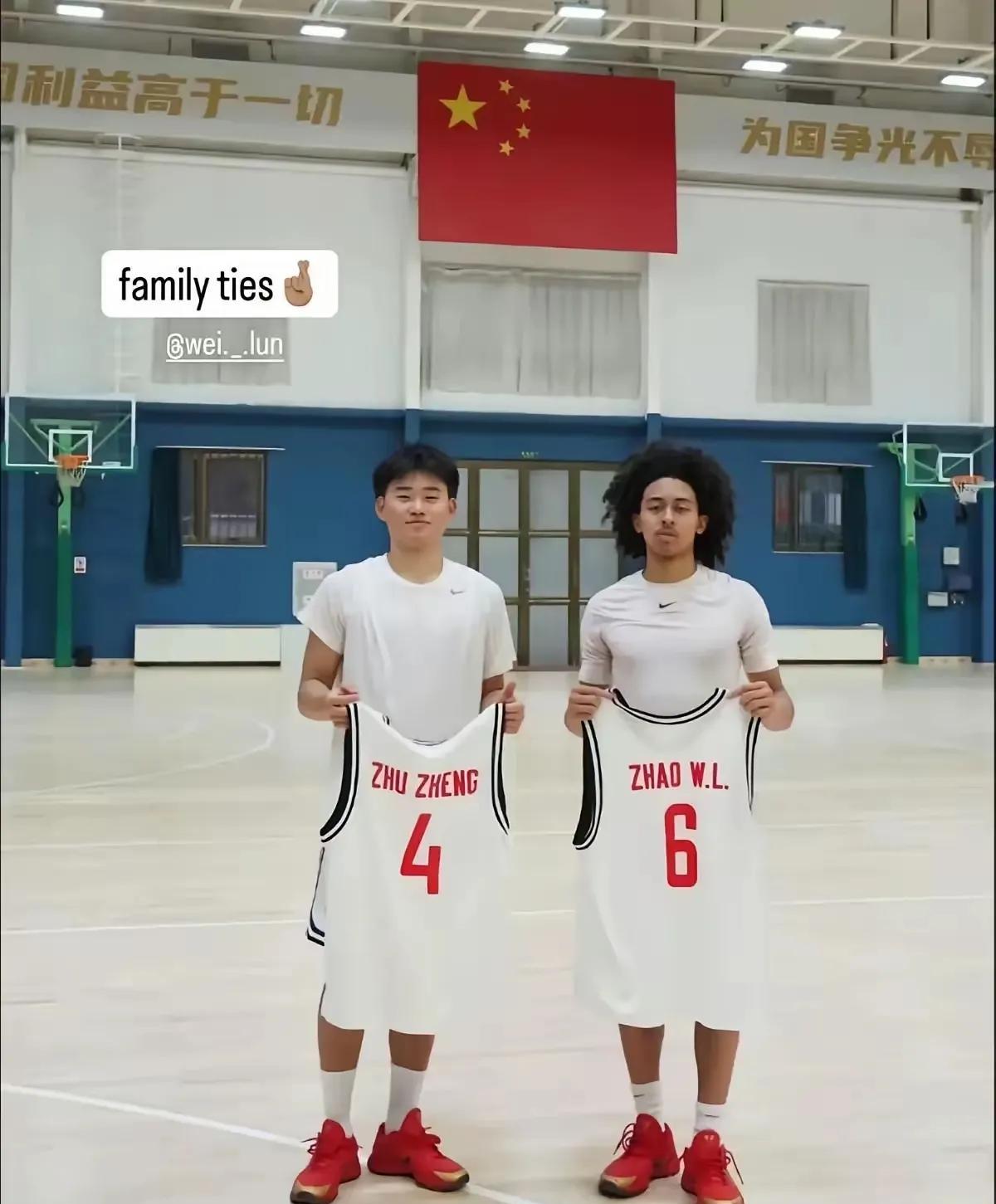 有人喜欢拿朱正和赵维伦来对比，说他们是中国男篮后卫的答案。但如果未来中国后卫是朱