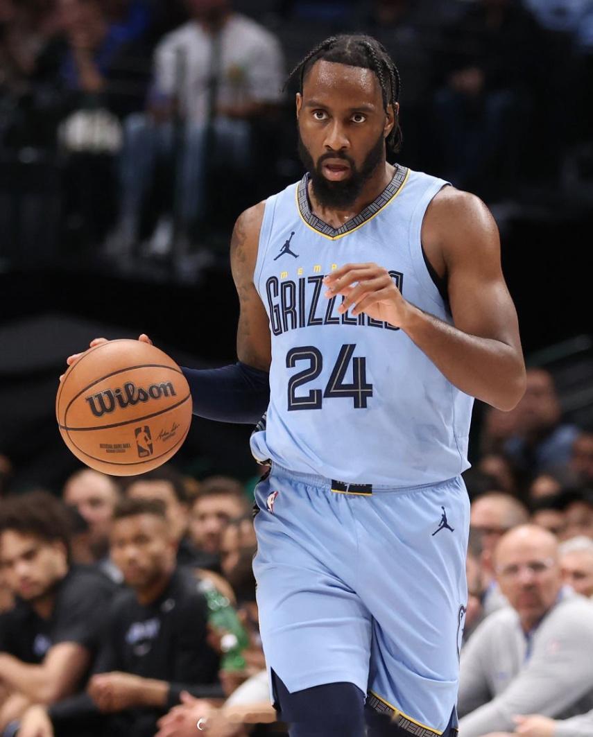 CBA太难立足了，在NBA出场过205场的杰伦.诺维尔被山西男篮裁掉，他来CBA