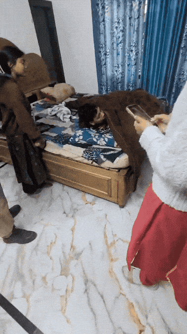 印度13岁女孩被男子藏在床下：当了6年丫鬟，下场比美国爱泼斯坦萝莉岛好吗？这是印