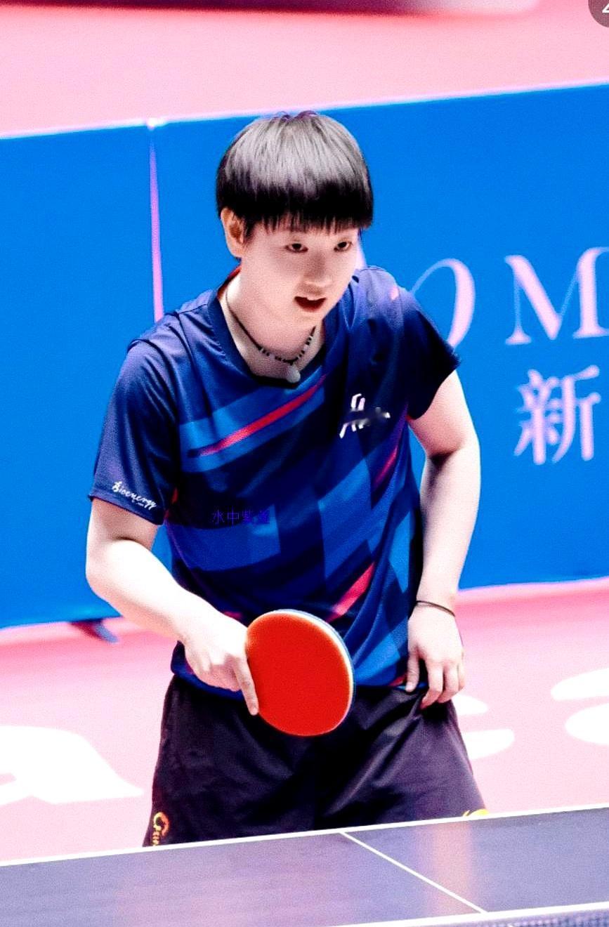 11比4，莎莎把生日写上了记分牌。全运会女单首轮，她第一局就把闺蜜刘炜珊