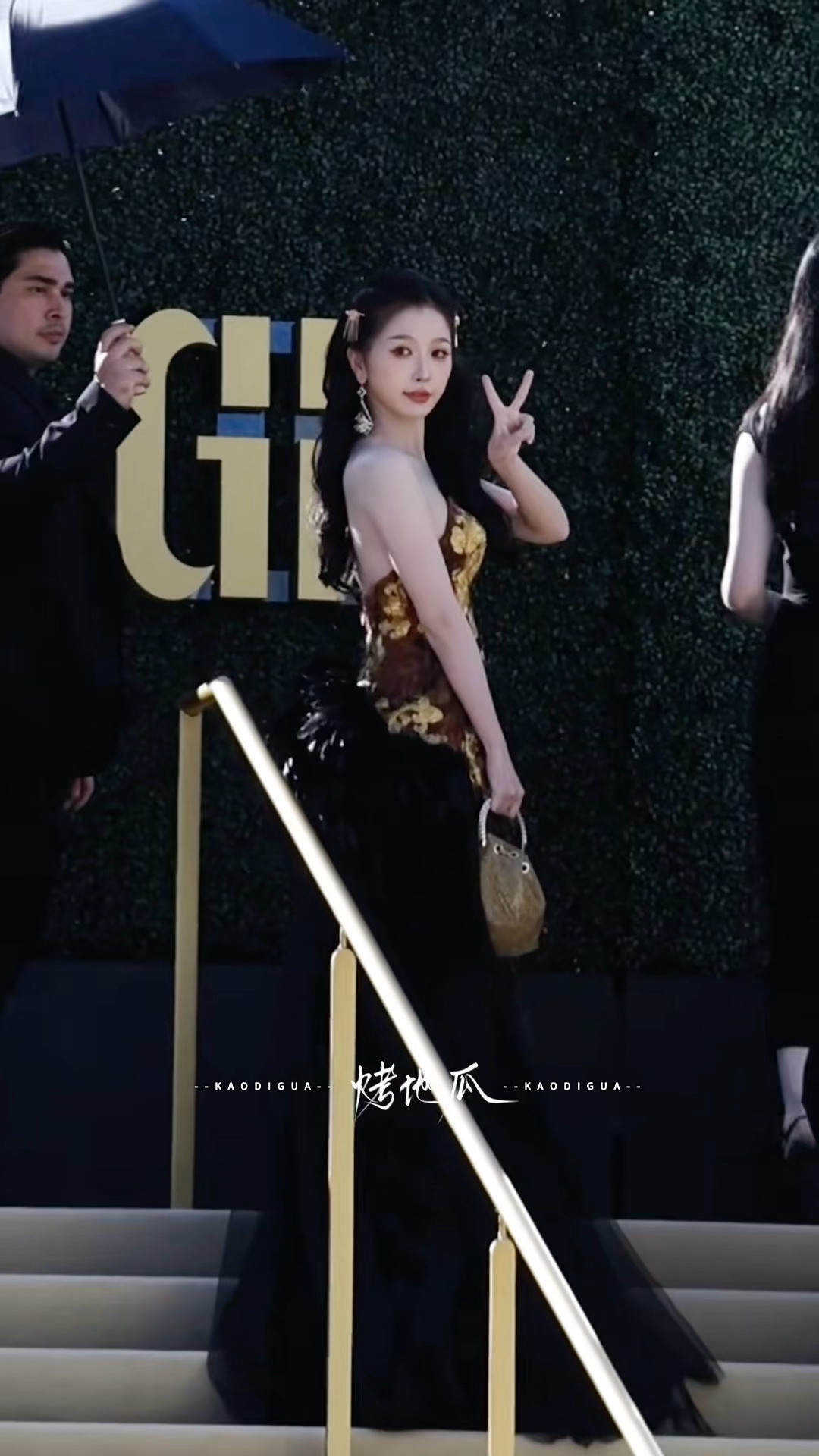 听到大家的呼喊，孩子懵懵的又萌萌的虞书欣LA