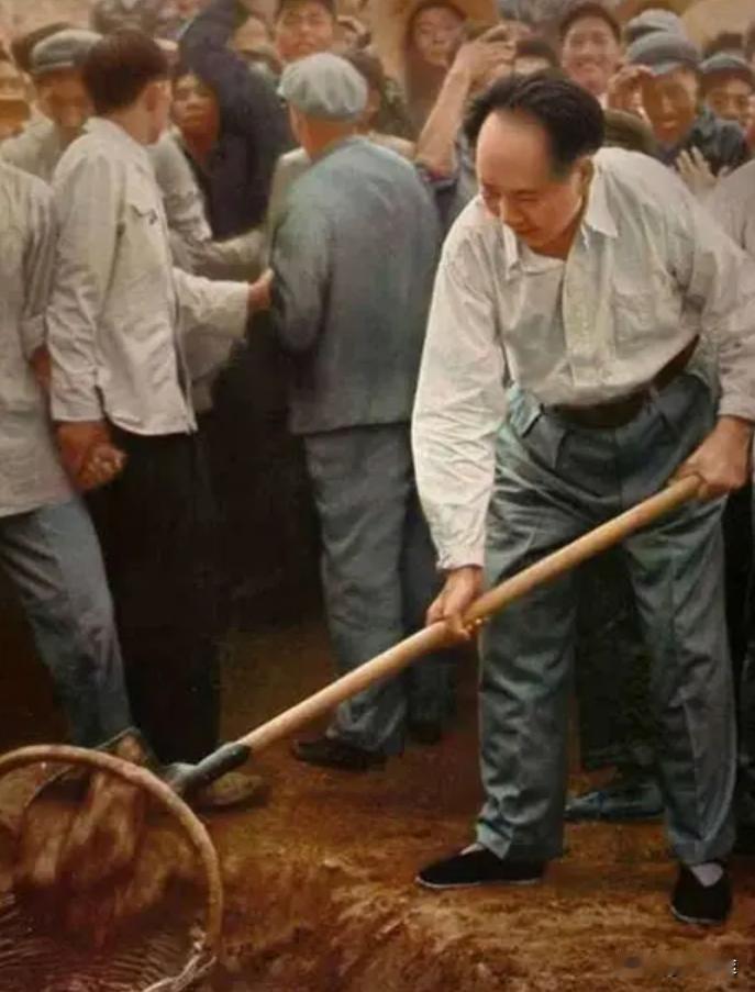毛主席那个时代也没高薪养廉，干部工人工资也相差不多，干的照样热火朝天，爱岗敬业、