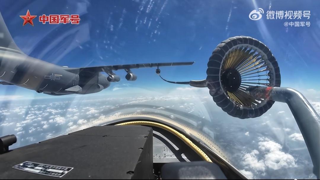 石家庄飞院组织教官演练空中加油