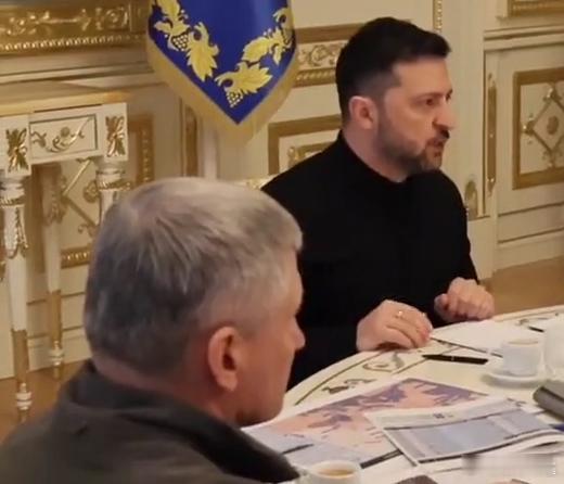 泽连斯基称,波克罗夫斯克的乌克兰战士并没有被包围,局势可控。小泽还说波克罗夫斯克