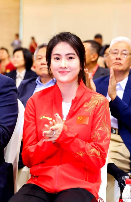 陈芋汐拿冠军了之后，最开心的女人，不是陈芋汐的粉丝，也不是她的搭档，而是陈若琳.