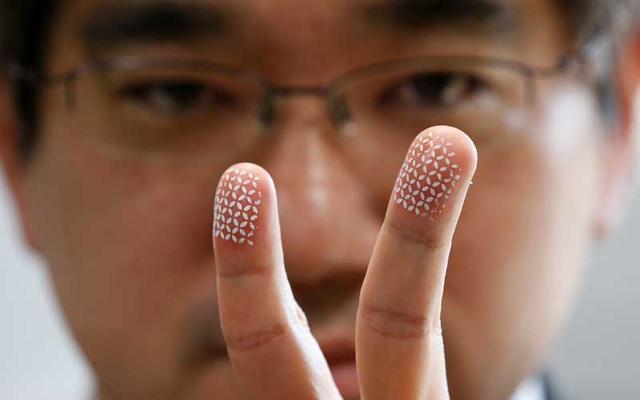 随手发的一张“剪刀手”照片，竟然可能泄露指纹信息？金融专家李畅提示：保护指纹