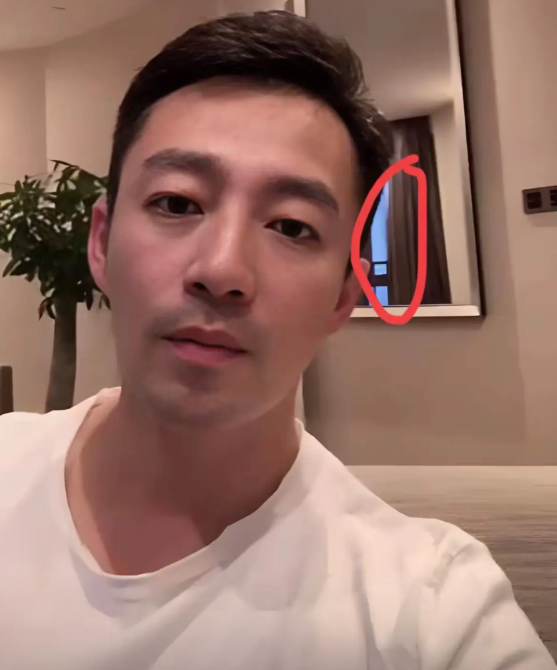 我终于参透，汪小菲的弱点所在了，当年汪小菲会被大S牢牢“掌控”，原以为仅仅是由于
