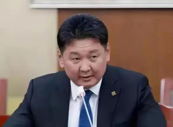 6月25日，上任刚满80天的蒙古国总理乌其尔勒出席大连夏季达沃斯论坛时公开表态，