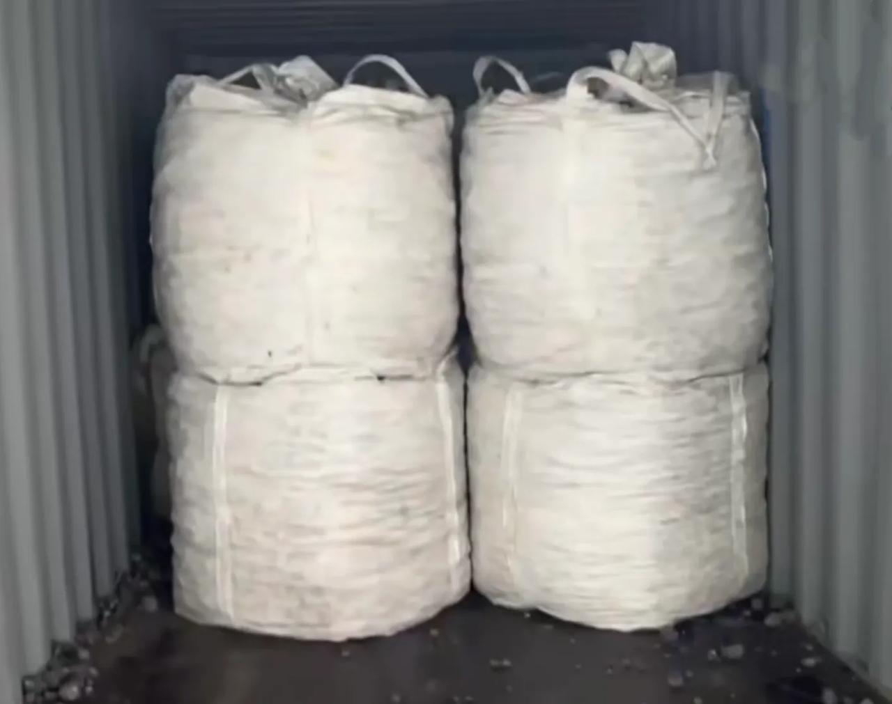 真是渣！天津新港口岸，一批号称是“等外硅”的入境货物，引起关员注意，货物的外观、