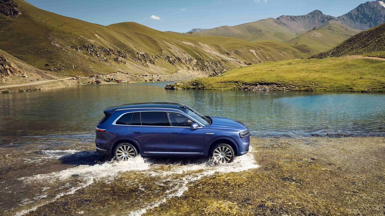 长途出行不再怕：问界M7用全天候主动安全守护每一次出发跑过长途的都知道，最怕两