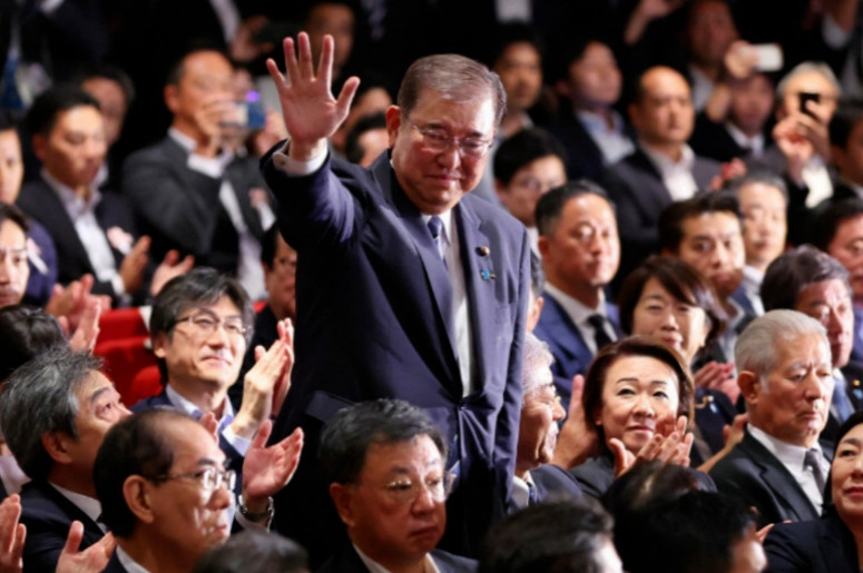 日本频繁对华示好，果然收获重大回报！24日，<em>岩屋毅</em>在访华前，公开表态反对所谓