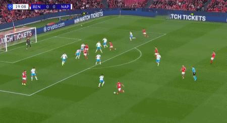 穆里尼奥似乎天生就是为欧冠而生的，他的球队联赛、杯赛可以踢不好，但是欧冠总是会有