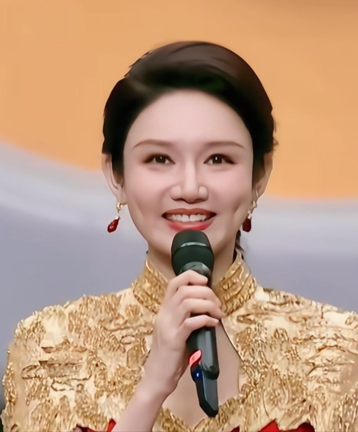 37岁龙洋为什么不结婚？原因很简单，不是没人喜欢她，也不是因为她不好看，而是