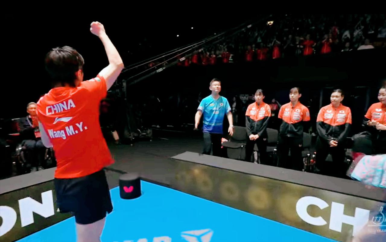 鳗鱼霸气！3:0拿下早田希娜后，跑到日本队前面握拳庆祝了！决胜局鳗鱼打的太霸
