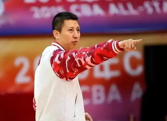 中国男篮最大的谎言，就是“我们差一点赢了澳大利亚”！2025年亚洲杯决赛，平均年龄23.8岁的中国队