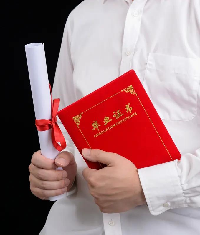 个人斗胆预测，再过10年，所有人都将拥有本科学历，专科学校也会全部转变为职业本科