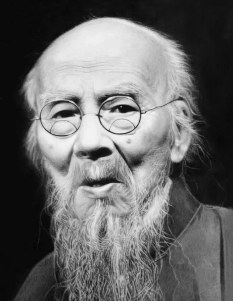 1957年，93岁的齐白石闹着要续娶，儿女们给他介绍了一个44岁的女人，谁知他却