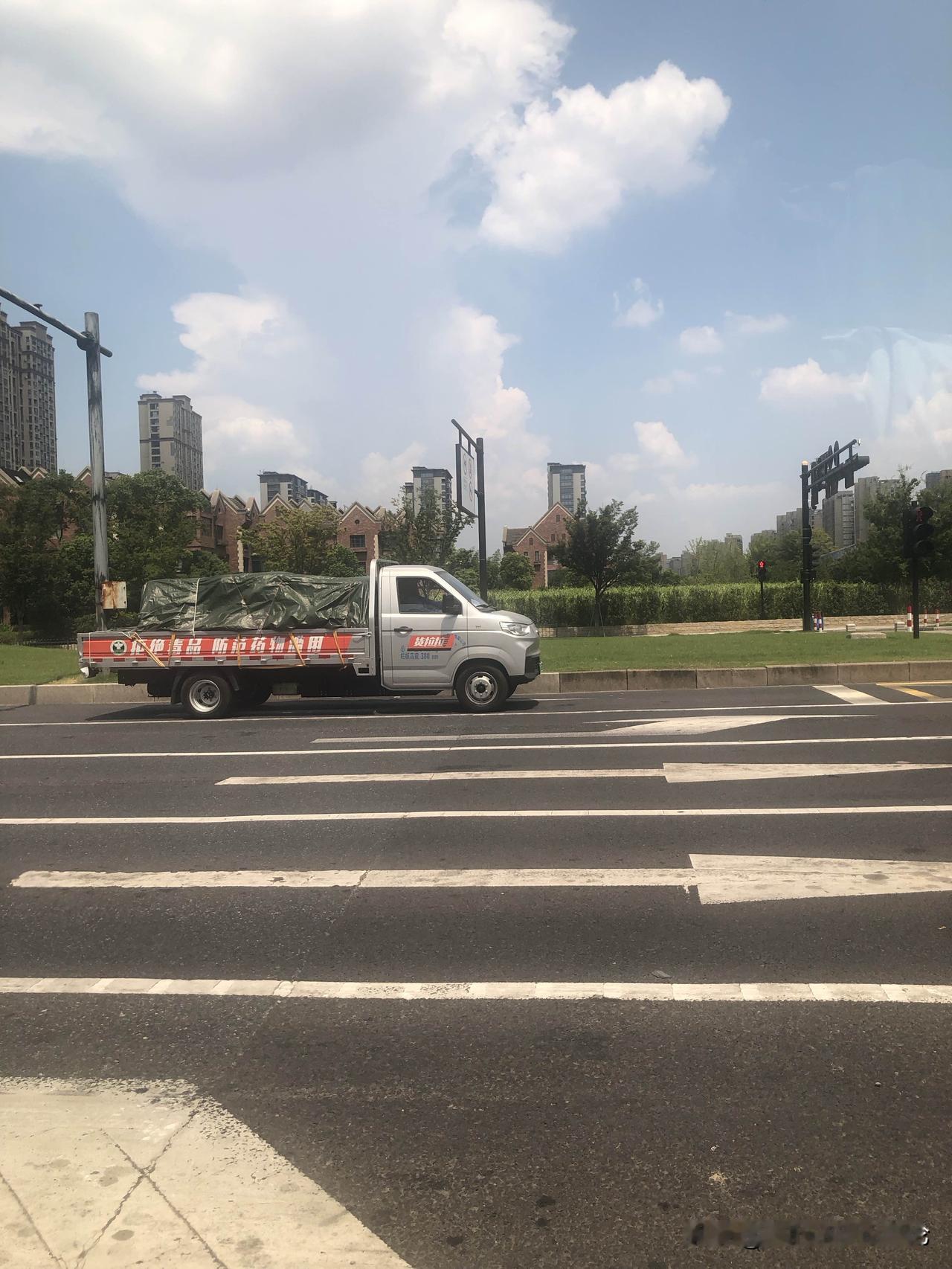我终于知道，那些曾经风光的生意人，即使他们现在生意失败了，他们宁愿在家躺平，也不