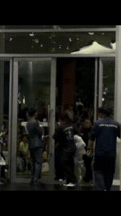 中国粉丝泰国追星挨打的女孩该醒了吧，为你的爱豆疯狂打call，不惜千万里去看人家