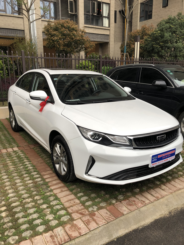 帝豪GL2020款购车1个月口碑评价因为刚提车，并且跑市区所以油耗比较高。起步