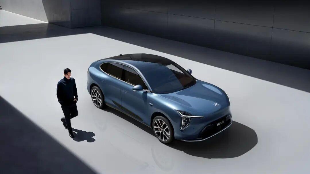 2025家庭选车新趋势！45%的人：选燃油车30%的人：选油混车25%的