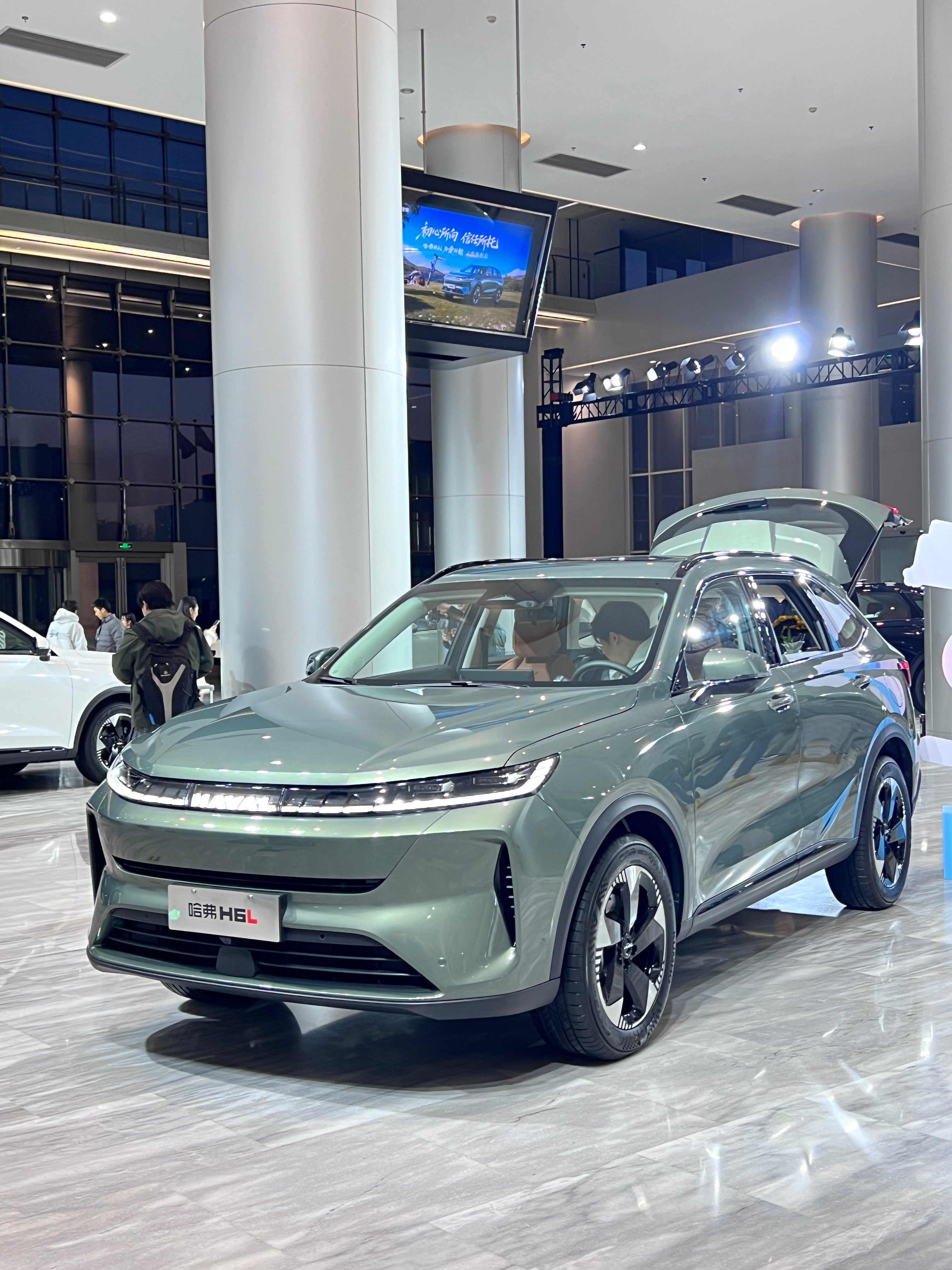 哈弗H6这一款曾经的「神车」，推出有14年了。在它推出前，中国suv的市场占比