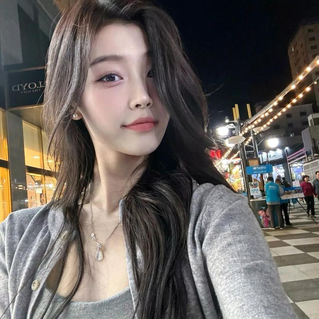 夜晚的繁华街头，我静静地享受这宁静的夜晚。下班路上的景色街景漫步照城市清晨的