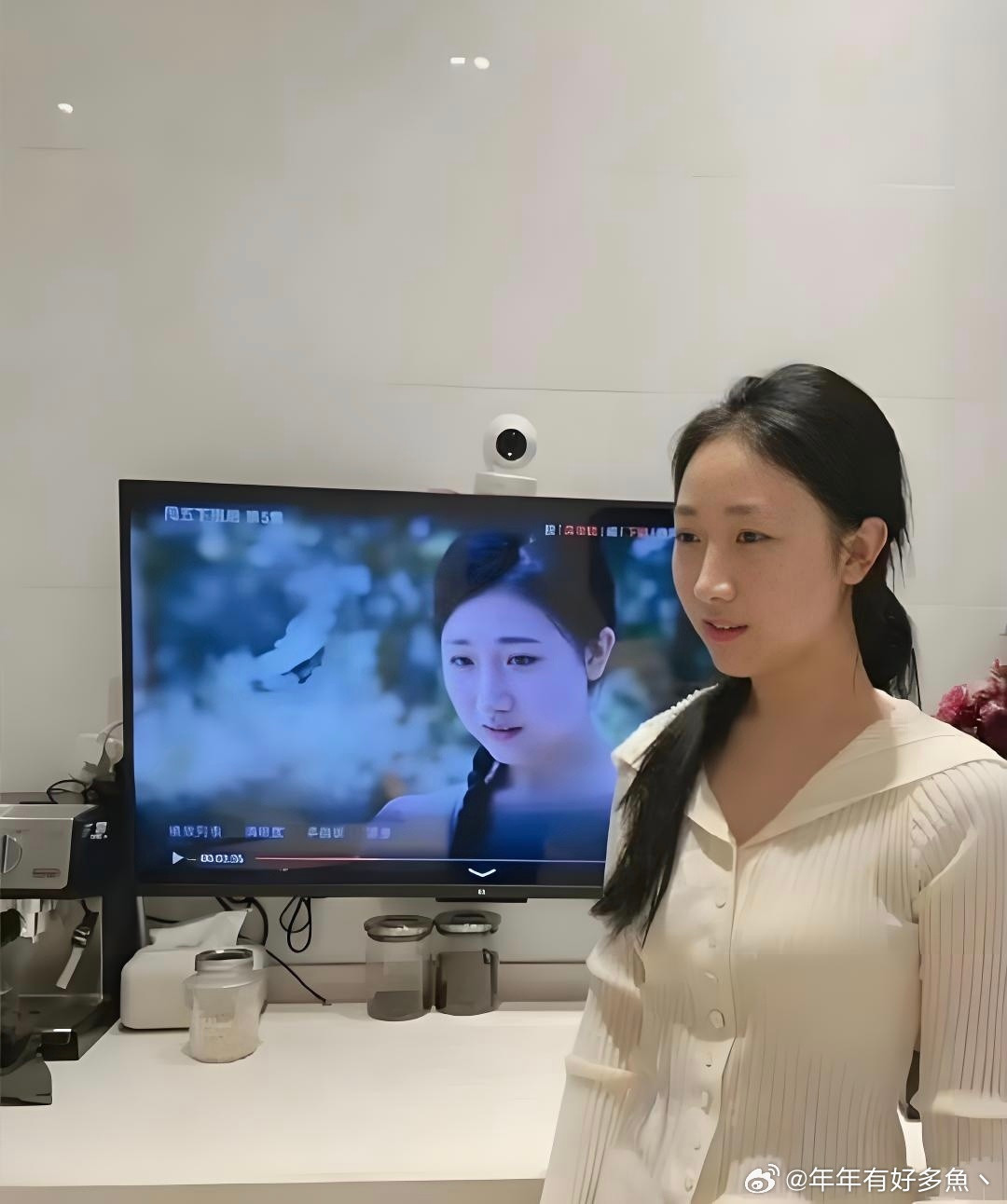 原来演员说的上镜胖10斤是真的，这个对比太明显了