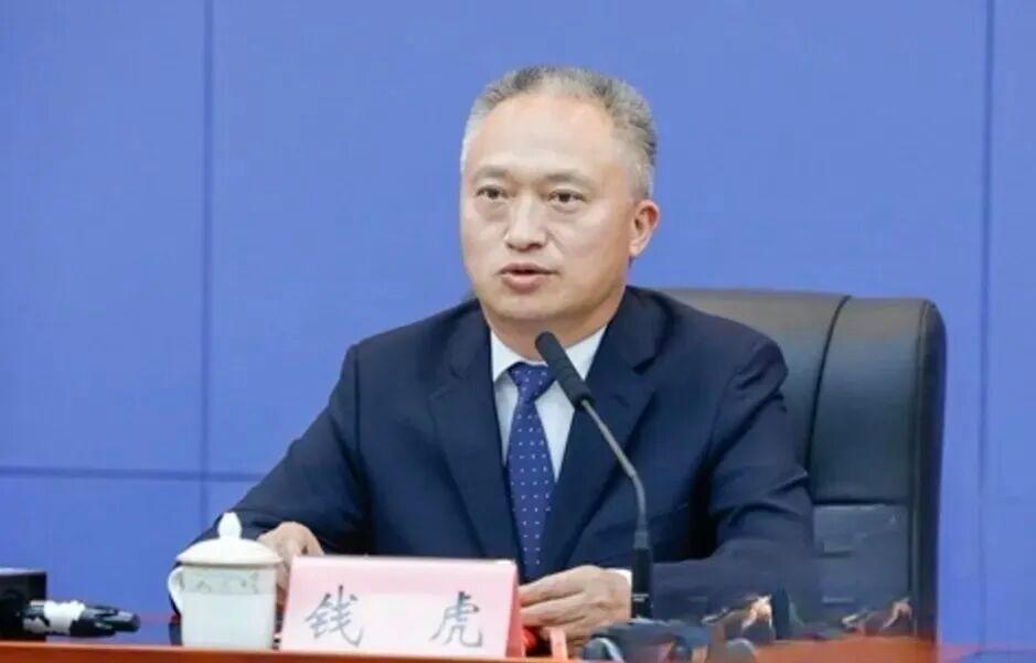 国家反腐之风刮到了重庆手握项目审批权失守，重庆大足原副区长钱虎被双开8月