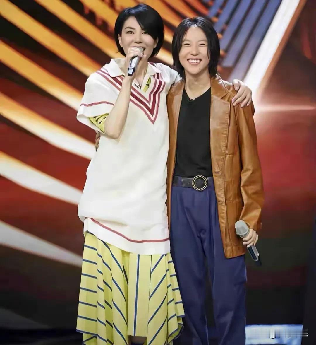 6月17日中午，王菲和窦靖童的名字就双双冲上了热搜。这次和私人感情无关，纯粹是
