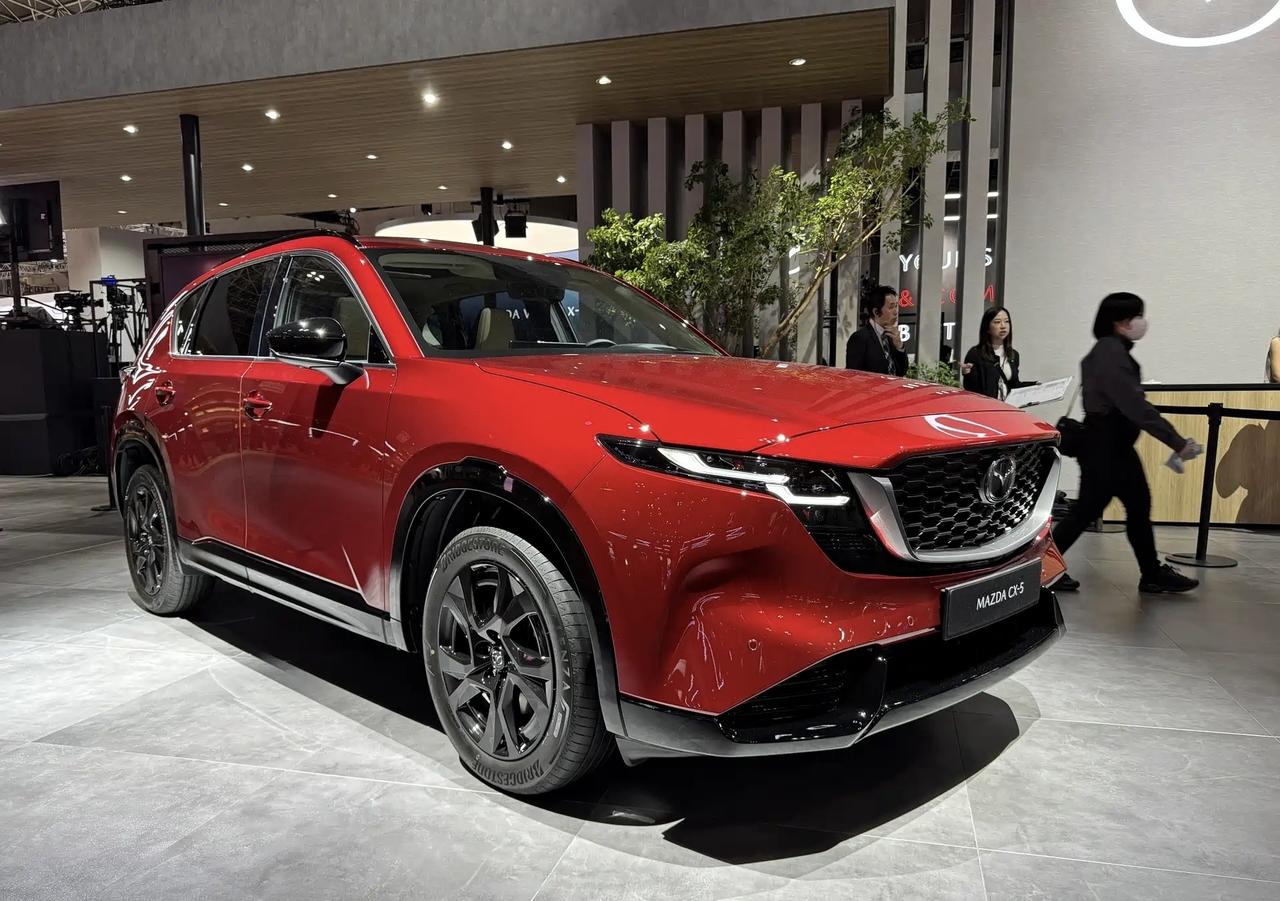 全新马自达CX-5在2025东京车展亮相，尺寸上，长宽高4690/1860/