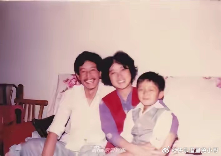 邹市明从小就长得秀气，长大后瘦弱身板子小，不过这也不妨碍他成为拳王。
