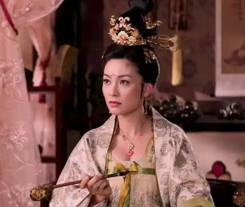大唐最娇的女人，死于一面铜镜前！710年7月21日，黎明前的长安，喊杀声已经震