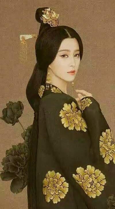 凌晨刷微博时我看见一个冷门词条蹿上热搜——“杨贵妃的初夜给了谁”,热度源头是陈