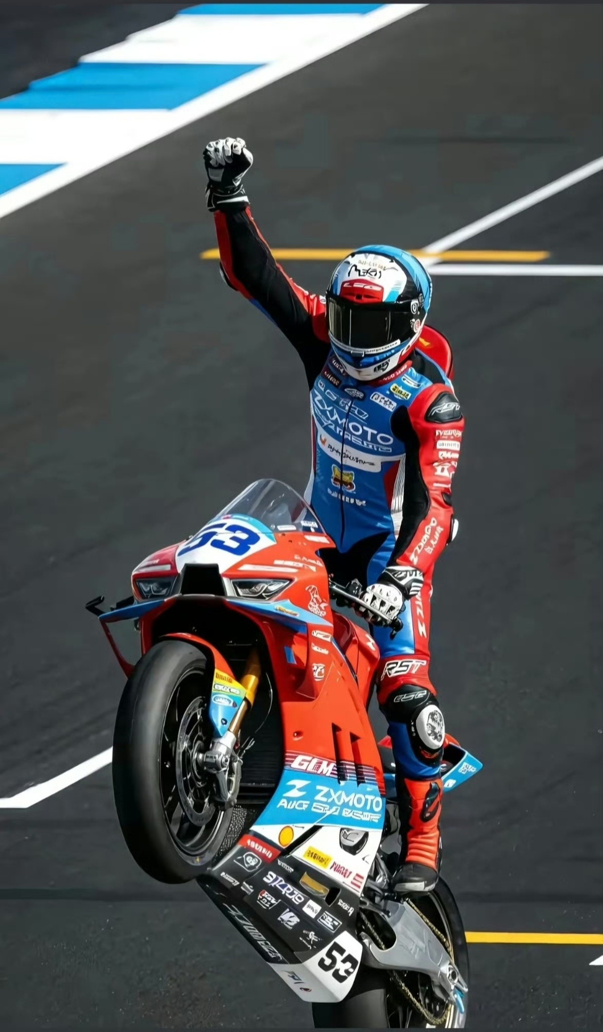 满屏张雪牛逼，也只有张雪牛逼形容了张雪机车802RRwsbk夺冠,注定是载