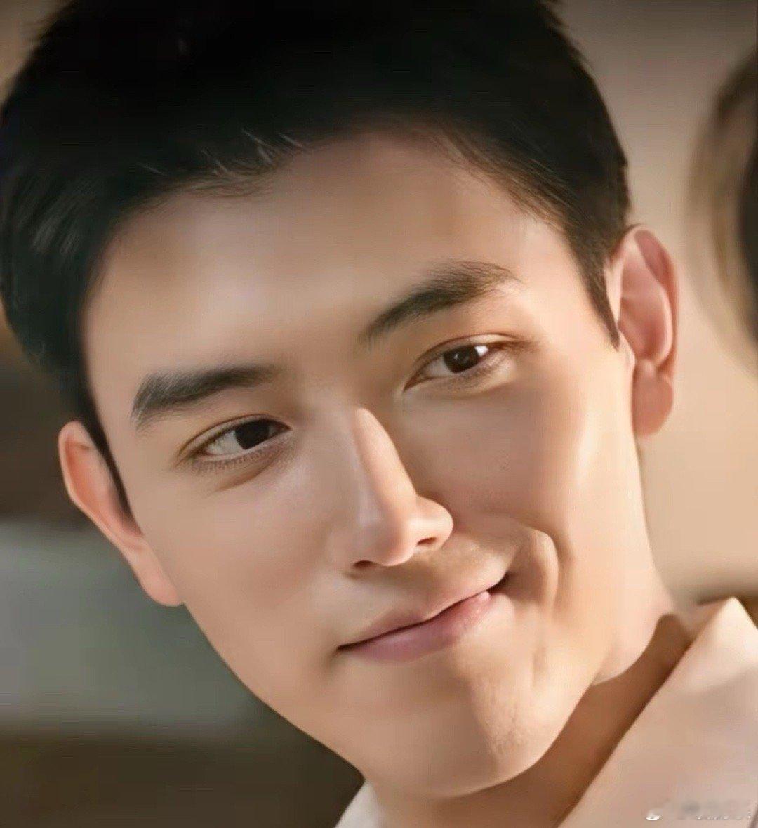 看了6集“纯真年代的爱情”以前没发现陈飞宇他怎么长的有点像吴磊呢？可能是陈飞宇寸