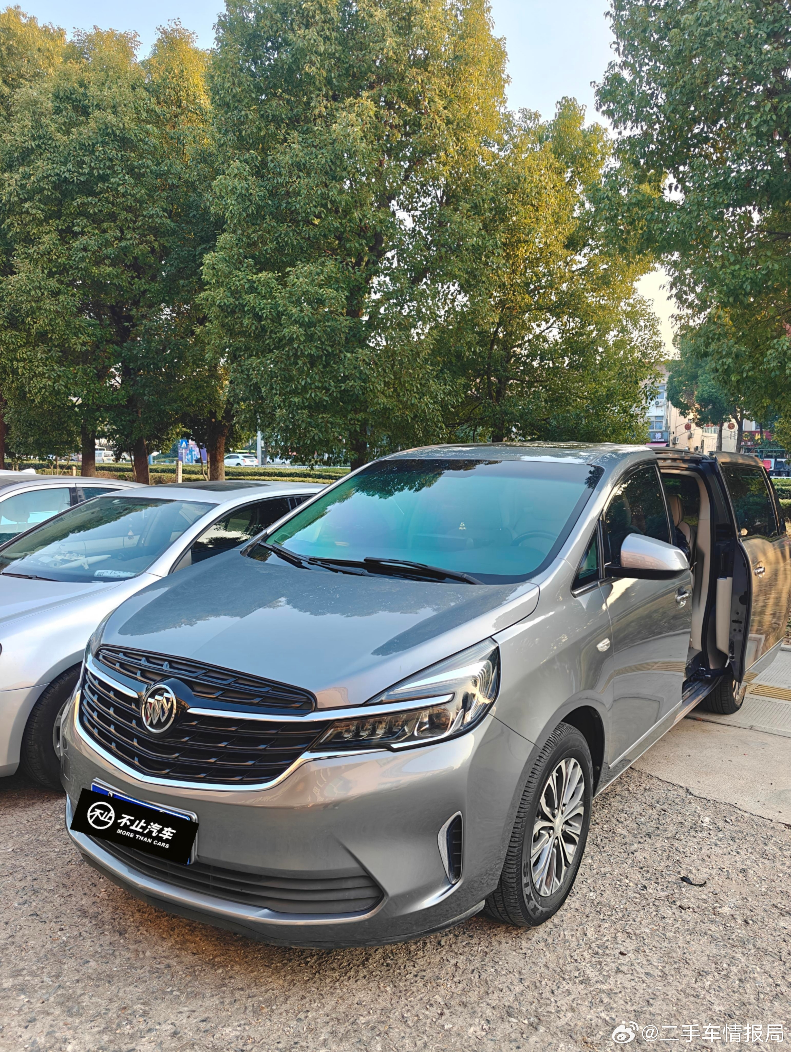 淘车单今日收获，经典陆上公务舱652T品相不错，公里数对于GL8来说只能说正常找