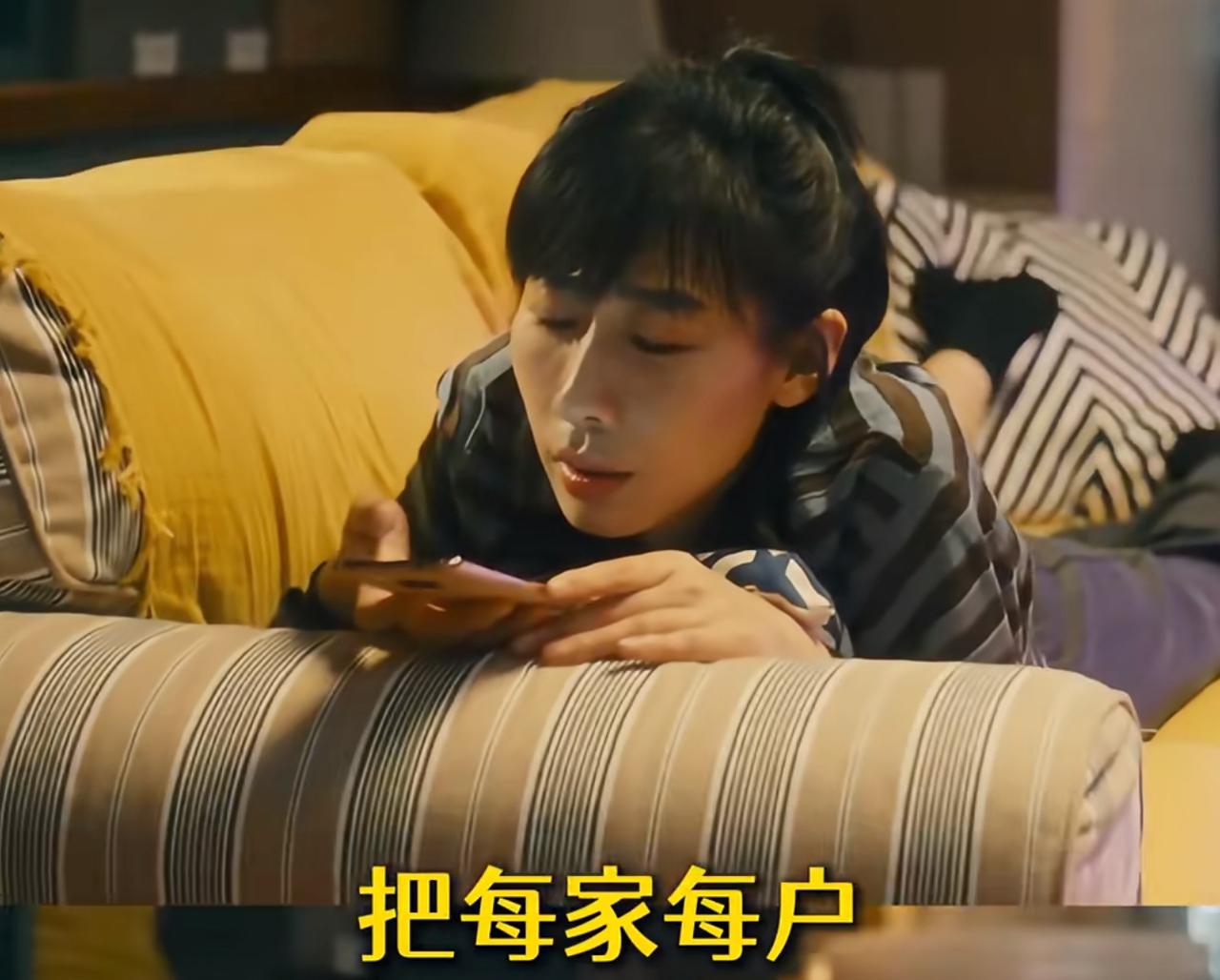 《时差一万公里》：罗晋演出了每家每户的那个你身边的男人。不得不说，这部剧里选角