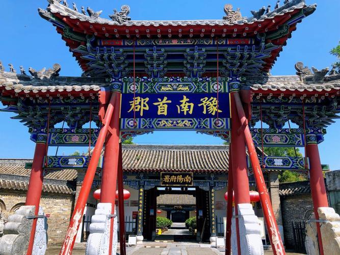 最近有外地网友吐槽说咱南阳:“啥一主两副？不过是拿洛阳和南阳给郑州打下手……”