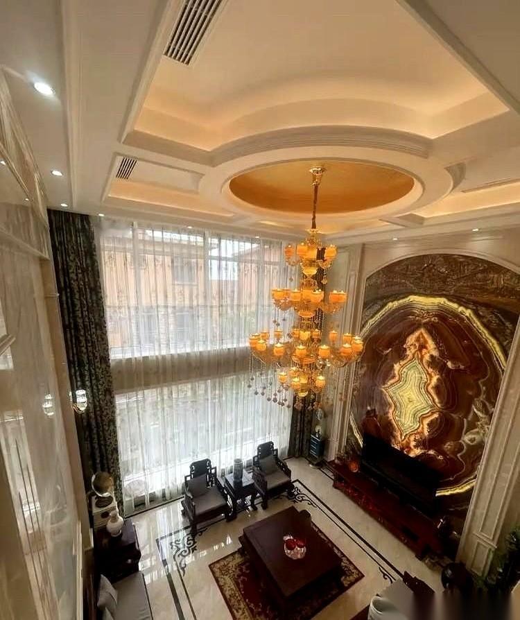 为了结婚，刷信用卡凑了2万块首付，在深圳南山买了套房。这事儿发生在0几年。讲