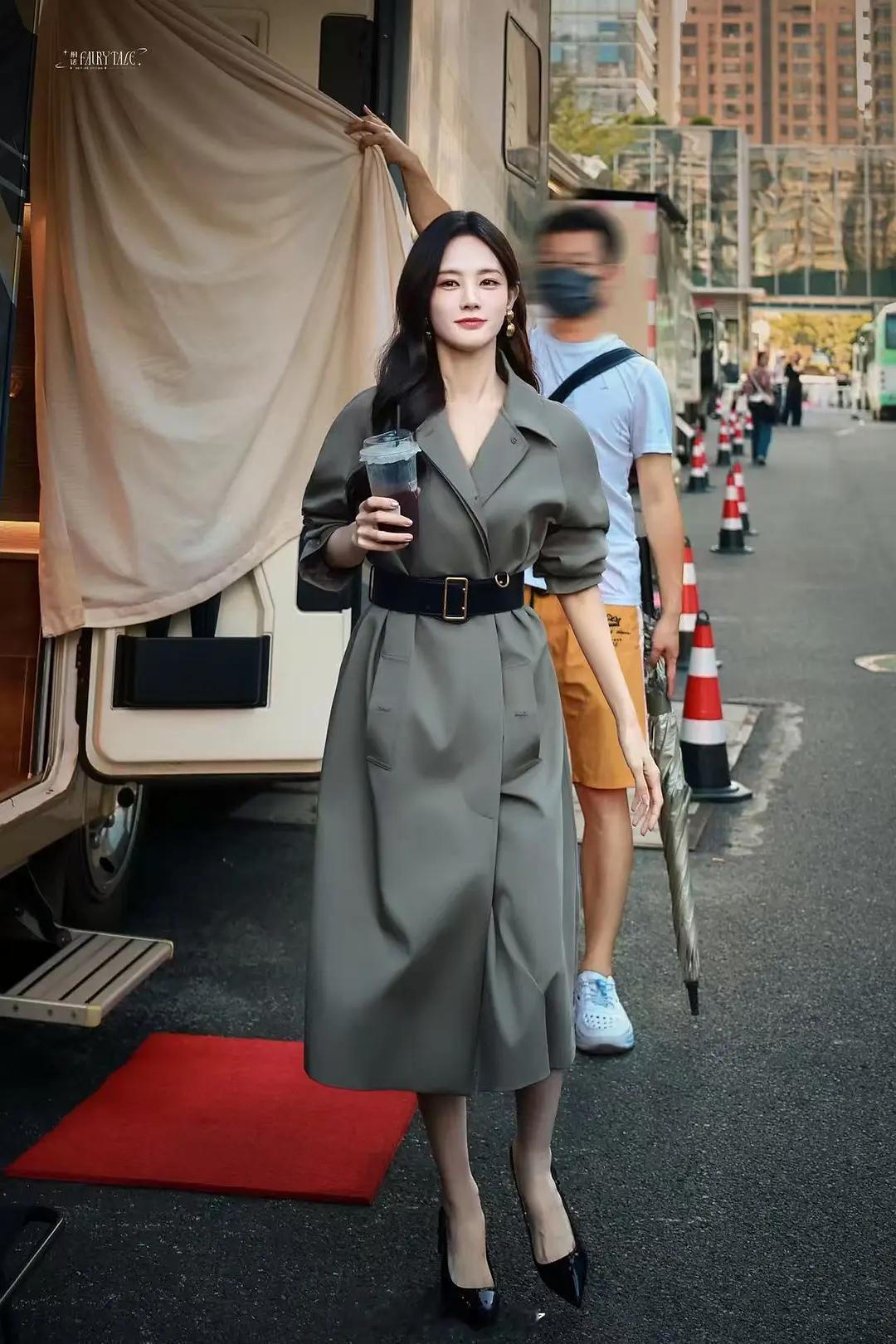 李一桐美人余新造型路透🈶余梦的衣橱又添新衣服了，怎么点评​​​