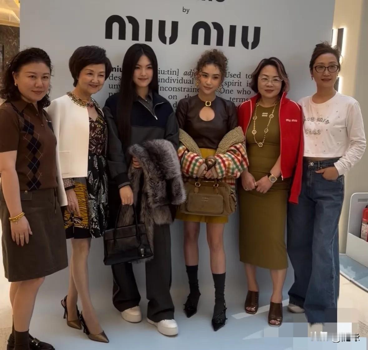 王诗龄又是让人羡慕的一天！随随便便一身行头，就是普通打工人一年的工资。终于有