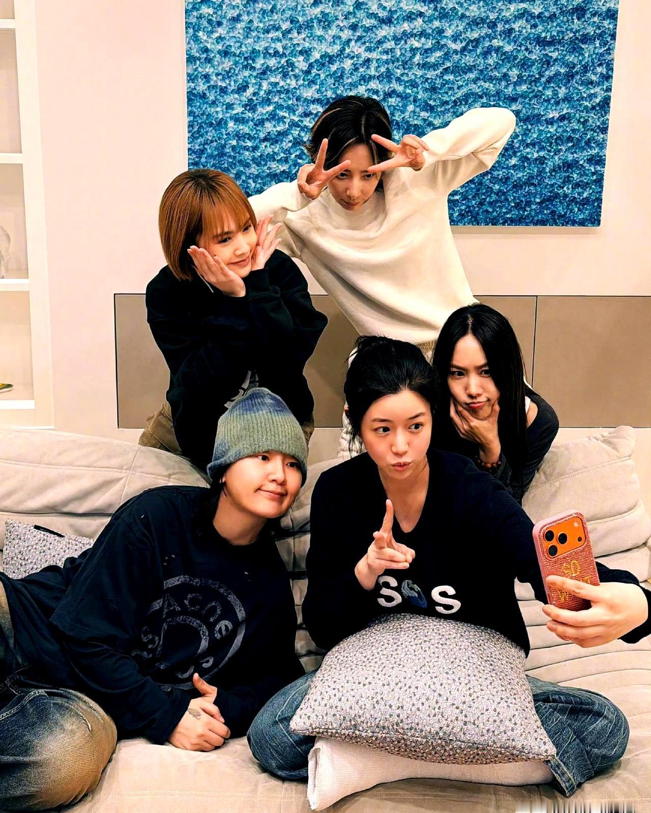 陈妍希在健身房练狠了，右脚跟腱断裂，刚做完手术。3月30日她跳箱子失误，