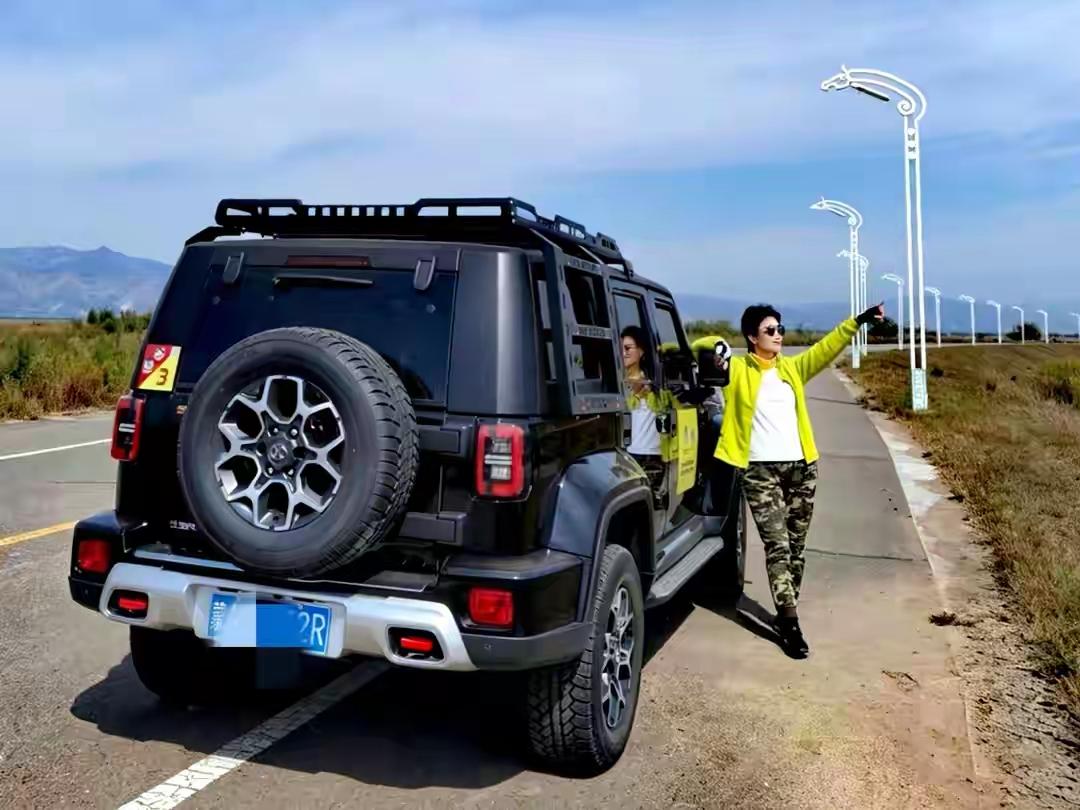 都去挤G318？真懂自驾的人，早就把目标锁死在G219上了。一条是网红打卡的流