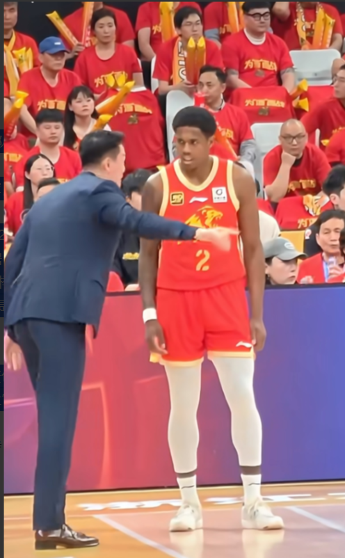 高光与低迷并存，奈特的去留成浙江队休赛期关键难题浙江方兴渡队