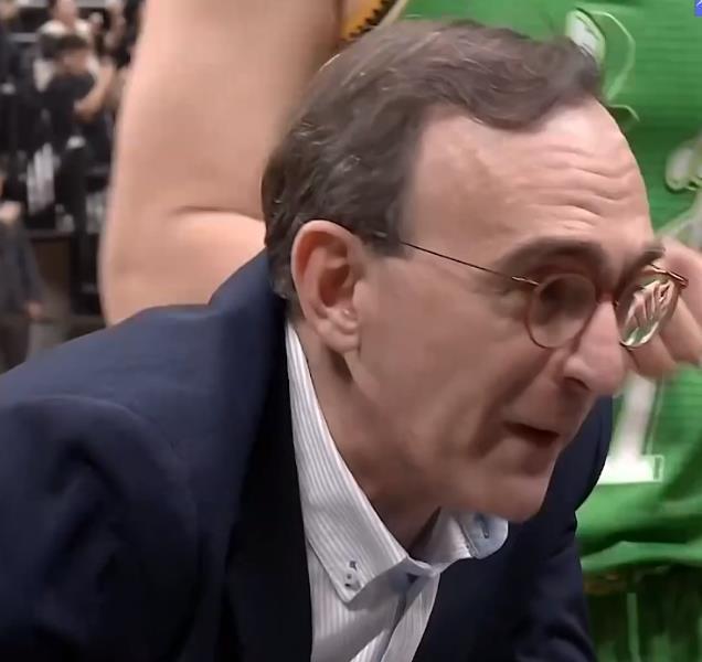 乌戈指挥的这三场比赛给人最大感受就是人员调整的非常快，看到形势不好马上就调整，用