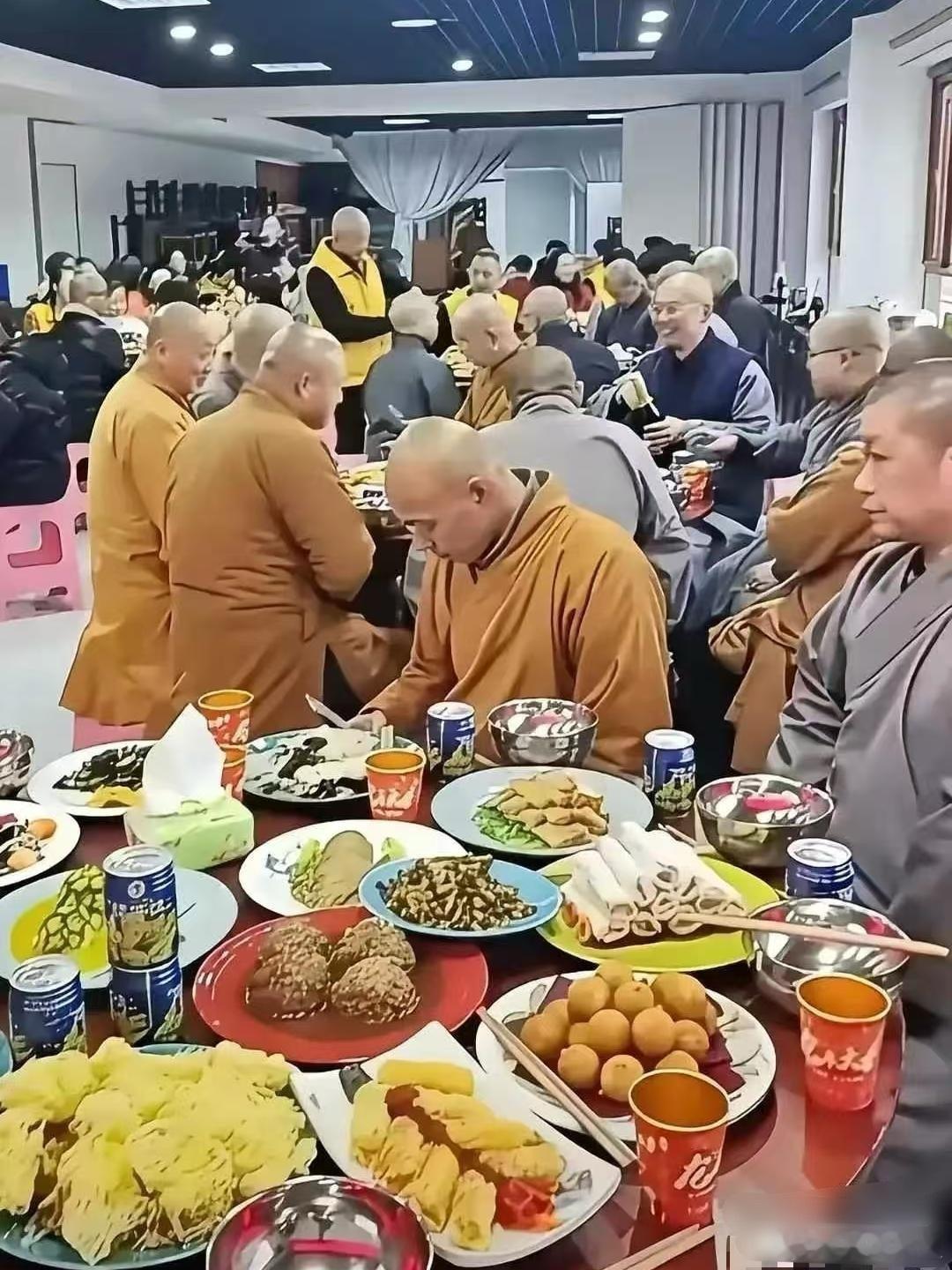 看到这一幕以后不会再进寺庙了