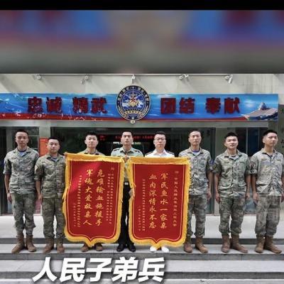 “上人民日报了！”湖北武汉，一名退伍军人急急忙忙跑到海军工程大学，他掏出自己的军