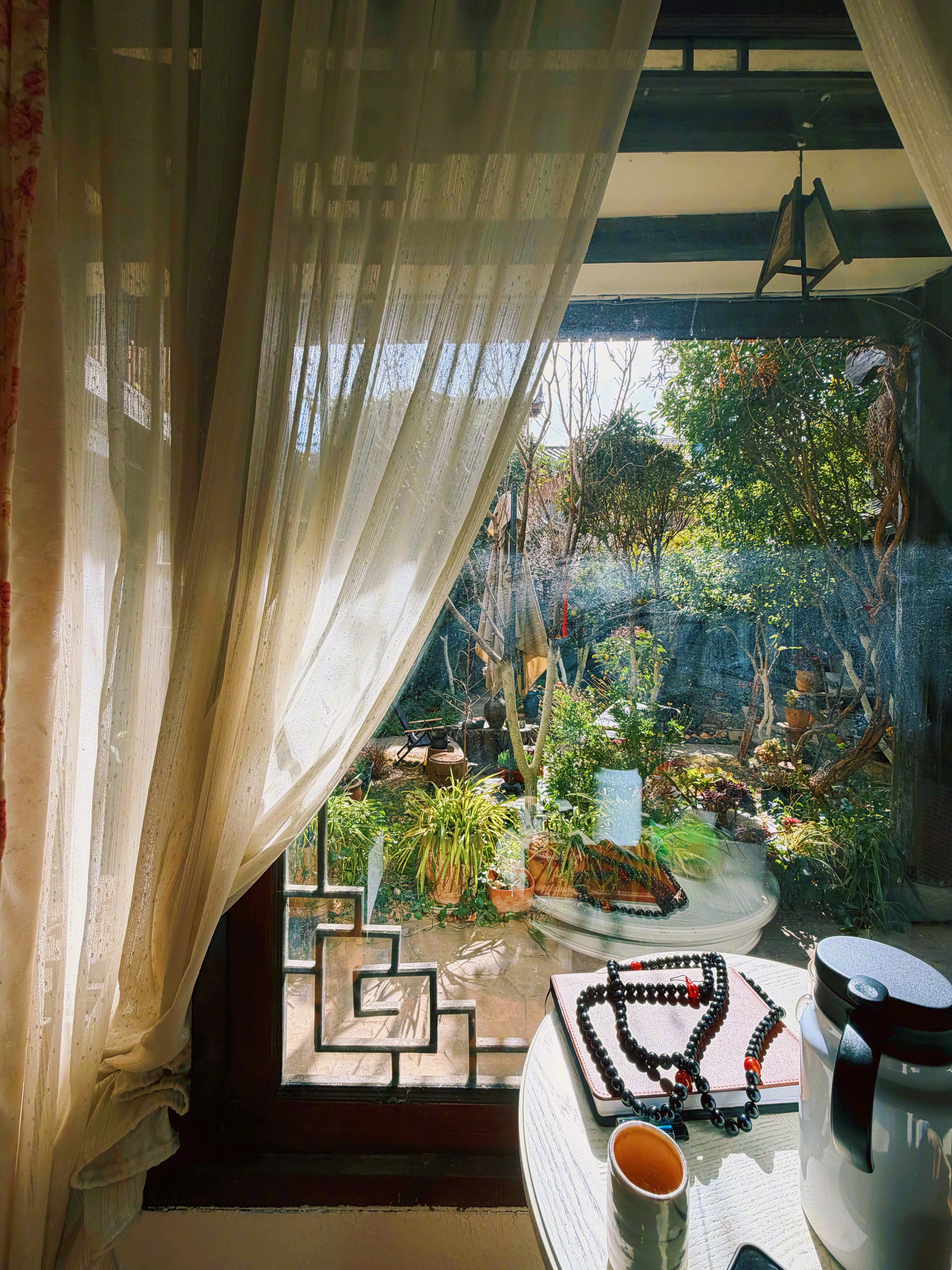 真正幸运的人，是那些触摸到了人生的虚无感，尔后再采取行动让自己变得丰盛起来的人。