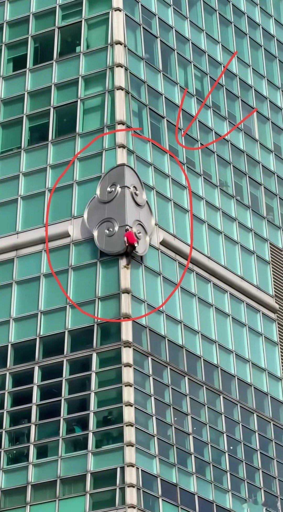 昨天台湾省101大厦的这个事，总感觉这个像装饰品一样的部位会不会掉下来！一般这个